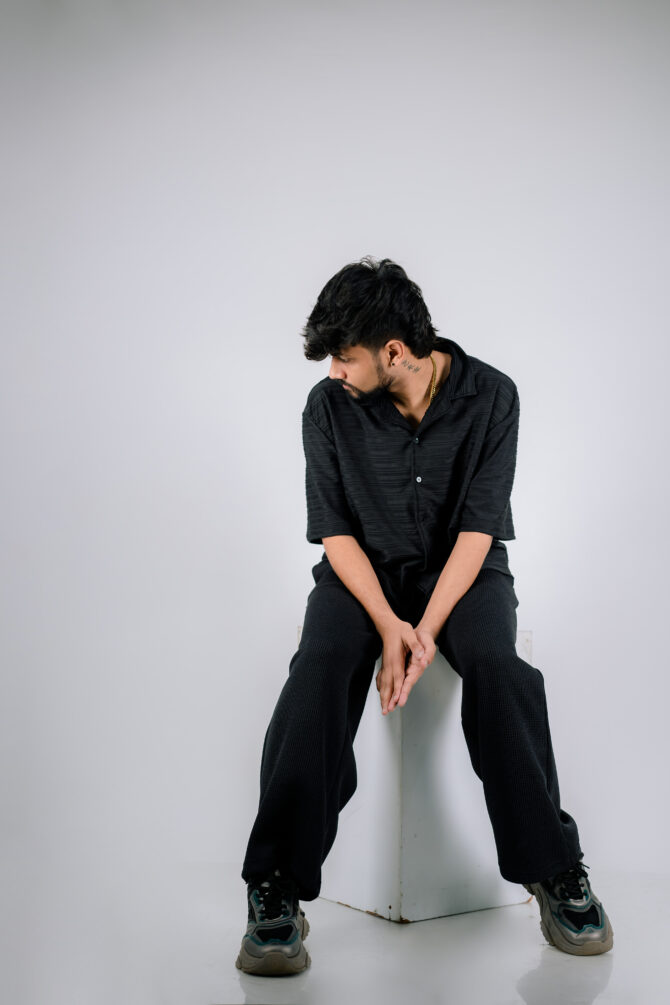 Adonis Oversize Crop Shirt - Raven - Image 3